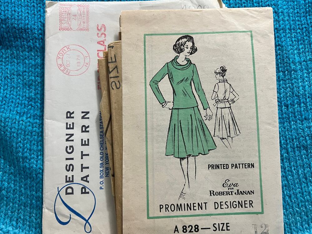 Sewing pattern Dress swing skirt cowl neck 1970s size 12